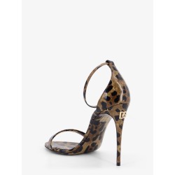 Leather sandals with leo print