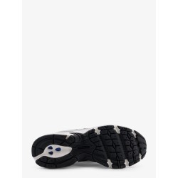 740 mesh sneakers with iconic contrasting side logo