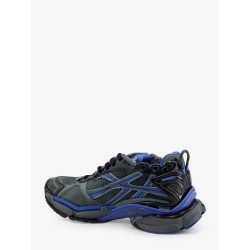 Runner sneakers in mesh with contrasting inserts