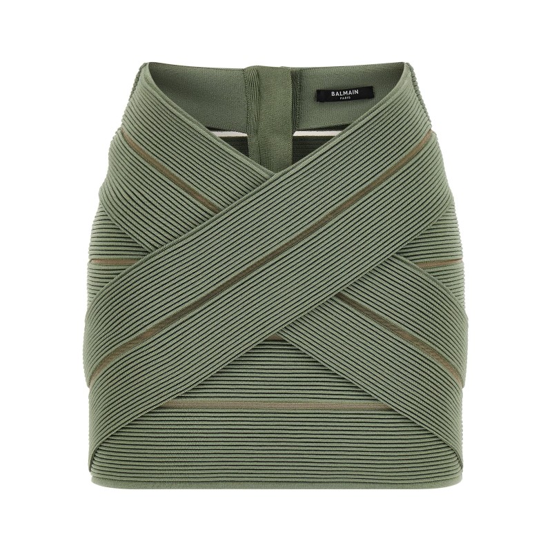 V-shaped waist skirt