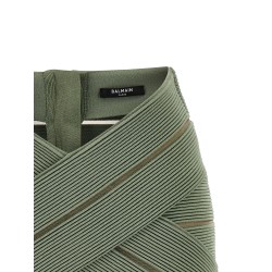 V-shaped waist skirt