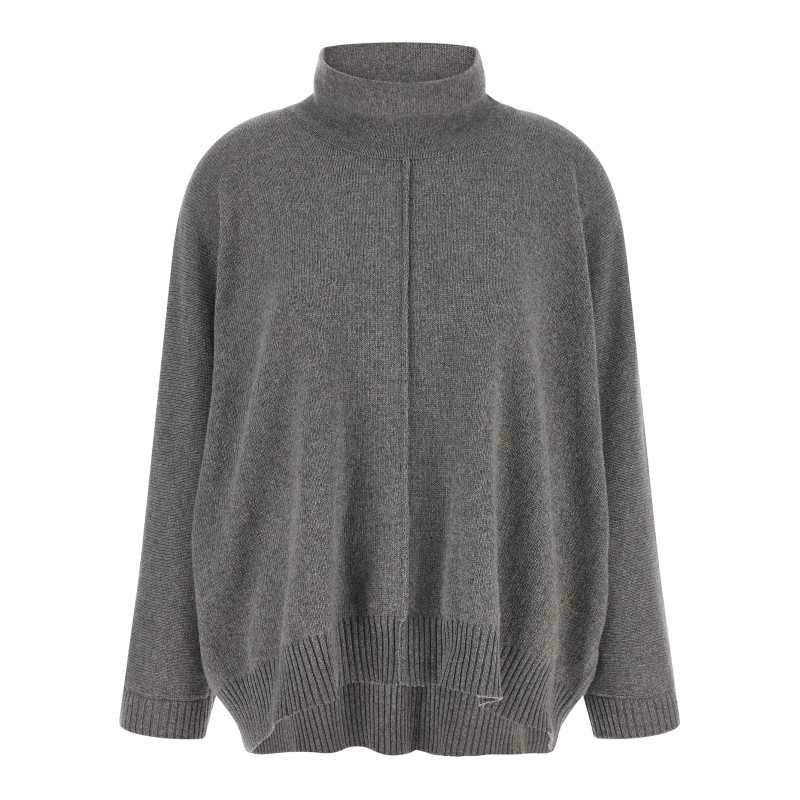 Central stitching sweater