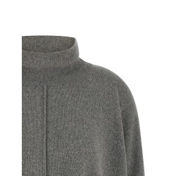 Central stitching sweater