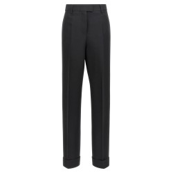 Stretched pleated trousers
