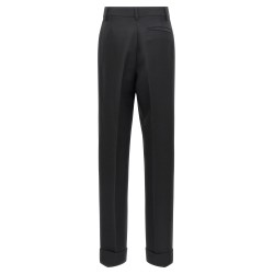 Stretched pleated trousers
