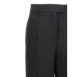Stretched pleated trousers