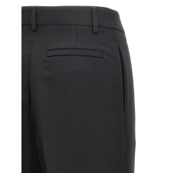 Stretched pleated trousers