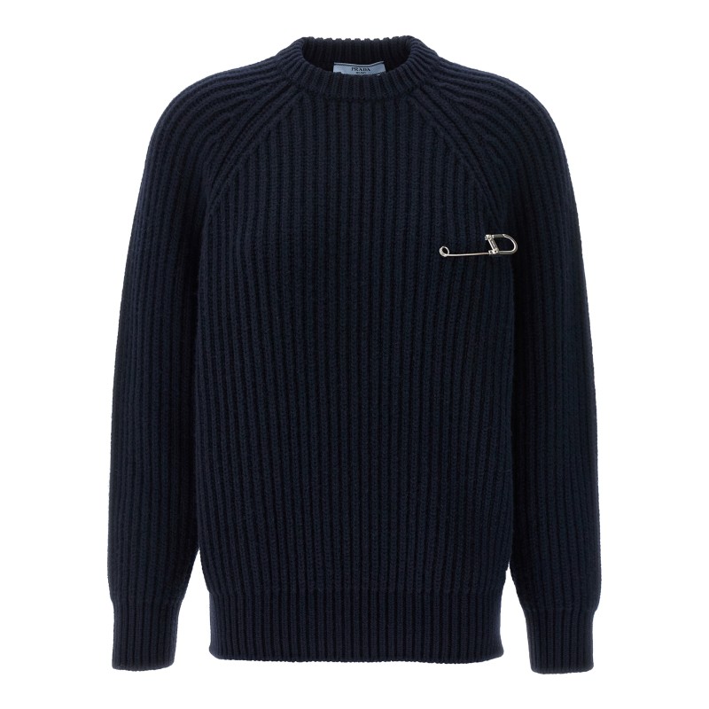 Pin sweater