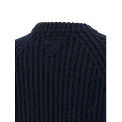Pin sweater
