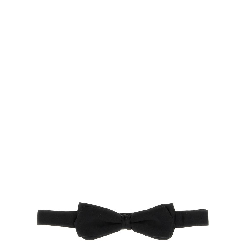 Silk bow tie