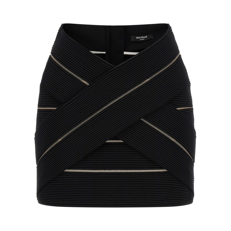 V-shaped waist skirt