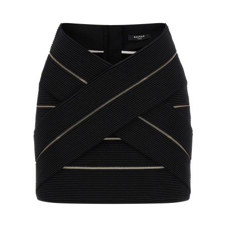 V-shaped waist skirt