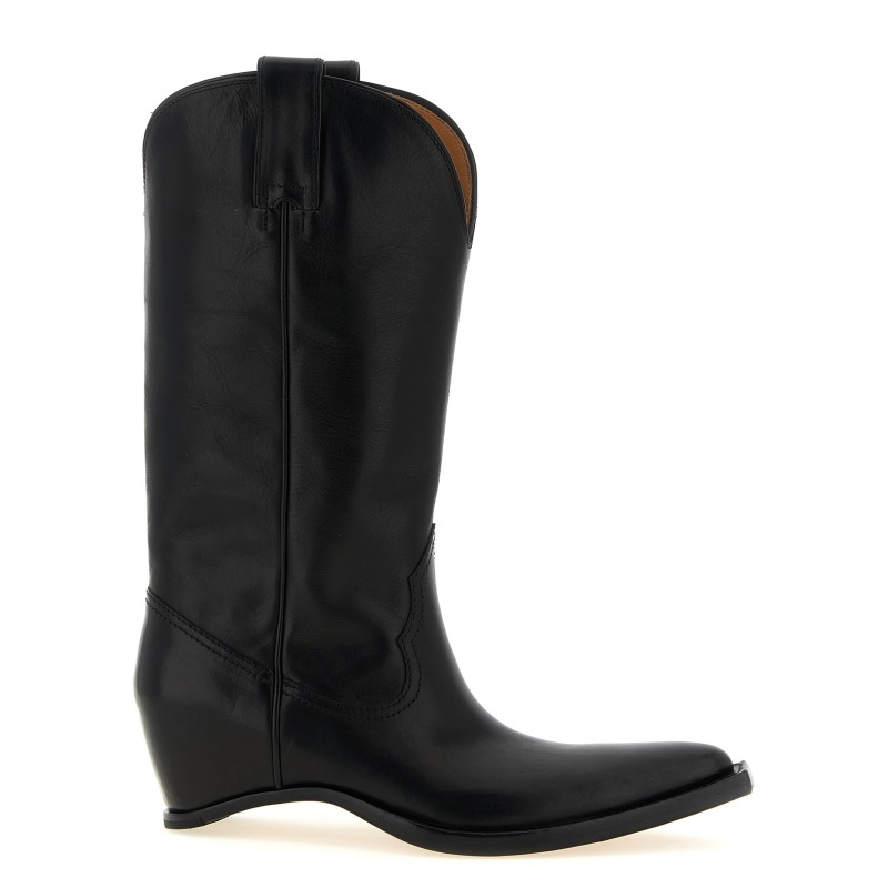 'Heel-Less' boots