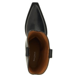 'Heel-Less' boots