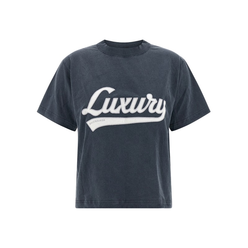 Embroidery t-shirt