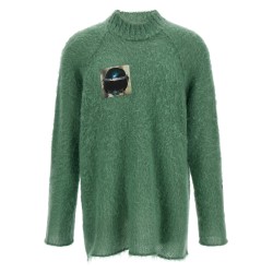 'UC2E4904-2' sweater
