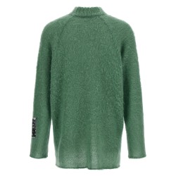 'UC2E4904-2' sweater