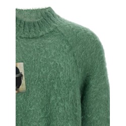 'UC2E4904-2' sweater