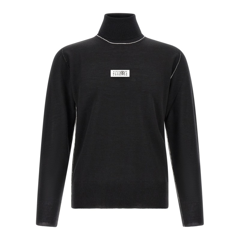 Turtleneck sweater with contrast stitching