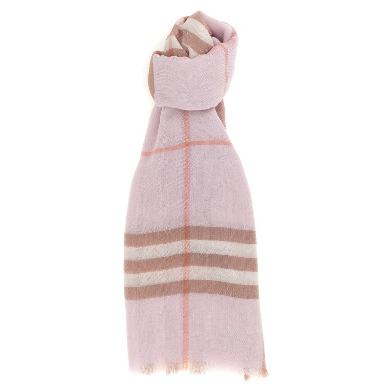 'Giant' scarf