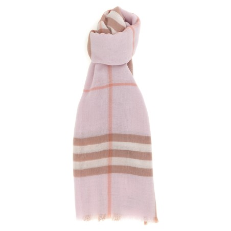 'Giant' scarf