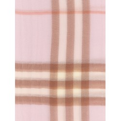 'Giant' scarf