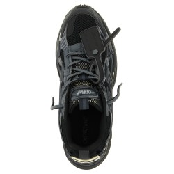 'Be right back' sneakers