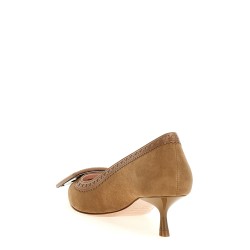 'Viv' pumps in The City'