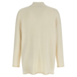 'UC2E4905' sweater
