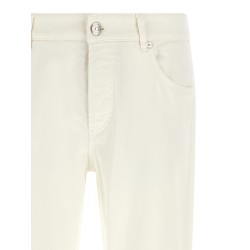 Traditional fit jeans