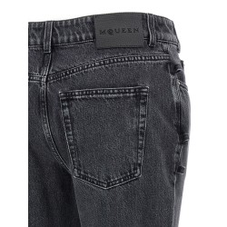 Jeans asymmetric closure