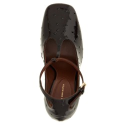 Sculptural heel pumps