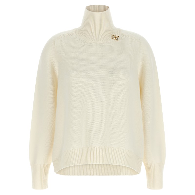 Knot pin sweater