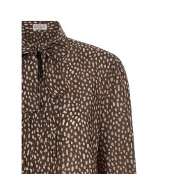Lavallière collar shirt