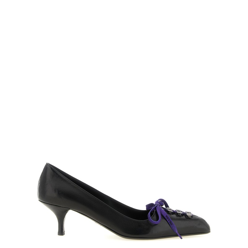 Leather pumps with laces