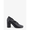Leather pumps with iconic Atomic toe