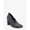 Leather pumps with iconic Atomic toe