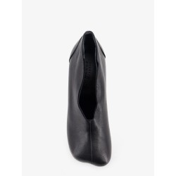 Leather pumps with iconic Atomic toe