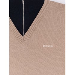 Cashmere sweater with logo inlay