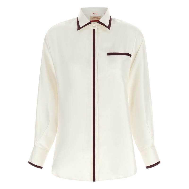Shirt with contrast profiles