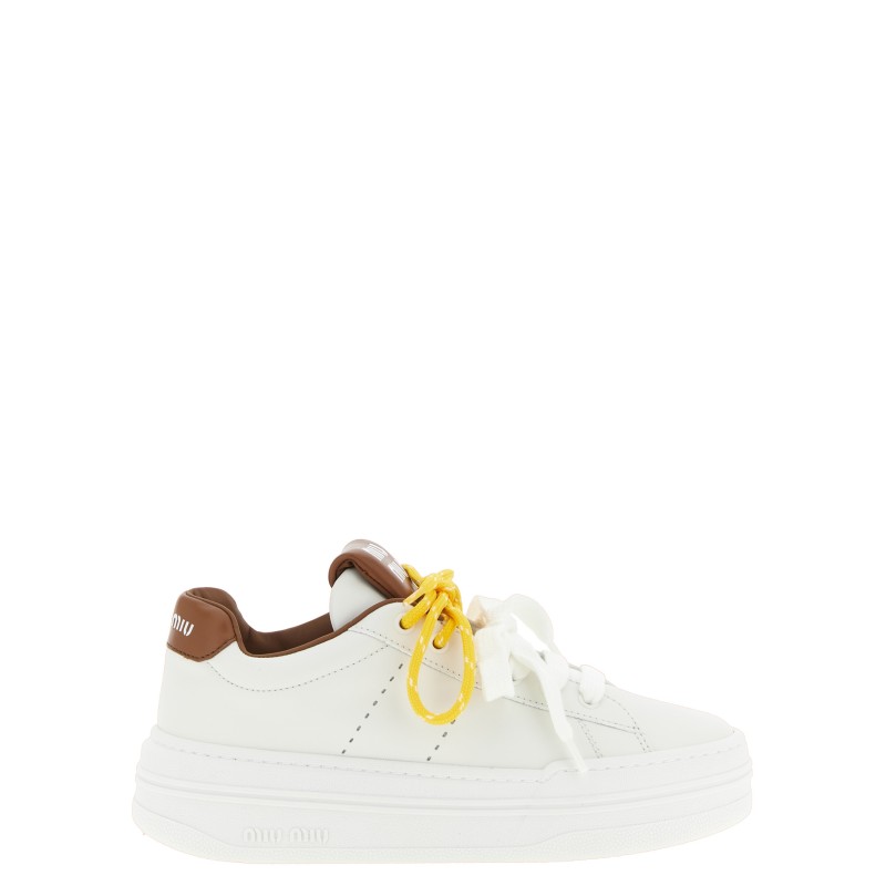 Double lacing sneakers