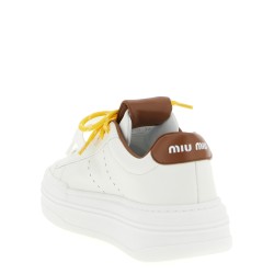 Double lacing sneakers