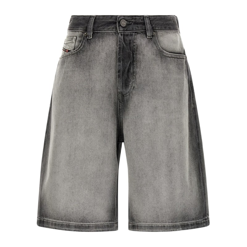 'De-sire' shorts