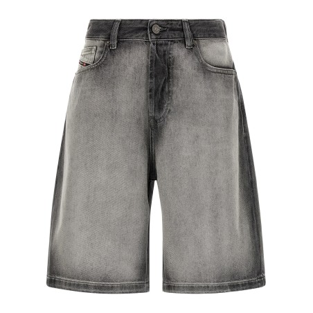 'De-sire' shorts