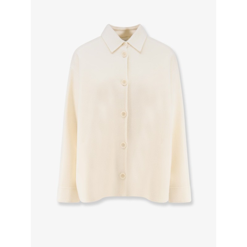 Wool jacket with buttons