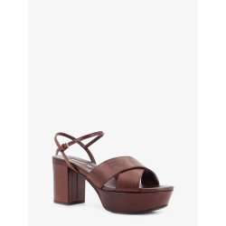 Leather heeled sandals with engraved logo on the side