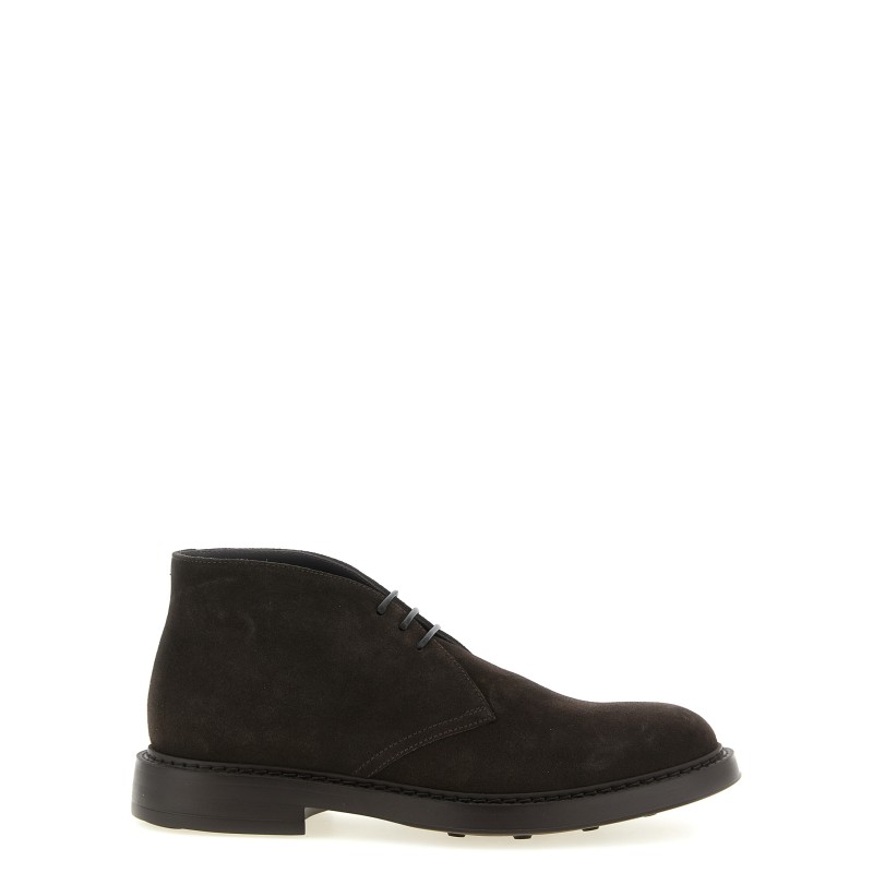 'Chukka' ankle boots