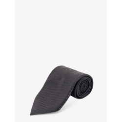 Silk tie with geometric pattern