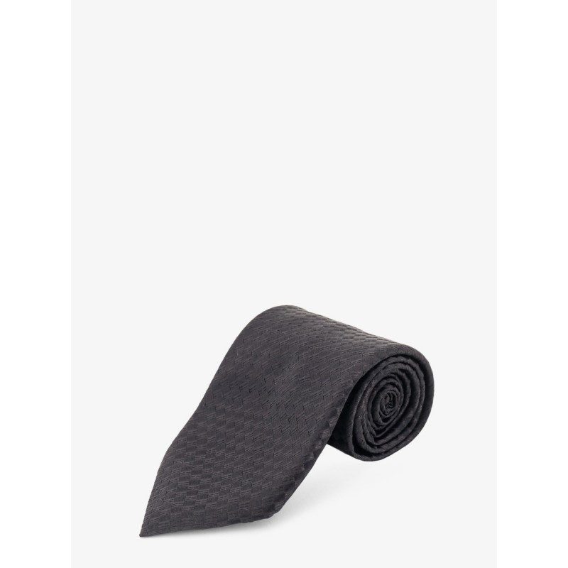 Silk tie with geometric pattern