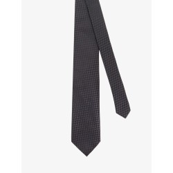 Silk tie with geometric pattern